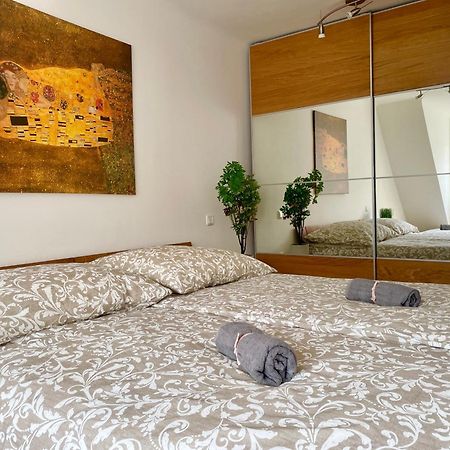 60 M2 Central Rooftop Apartment With Ac Wina Bagian luar foto