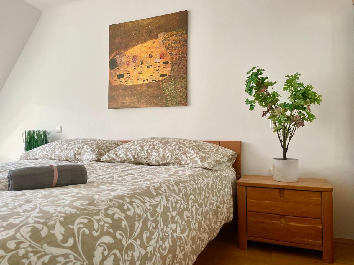 60 M2 Central Rooftop Apartment With Ac Wina Bagian luar foto
