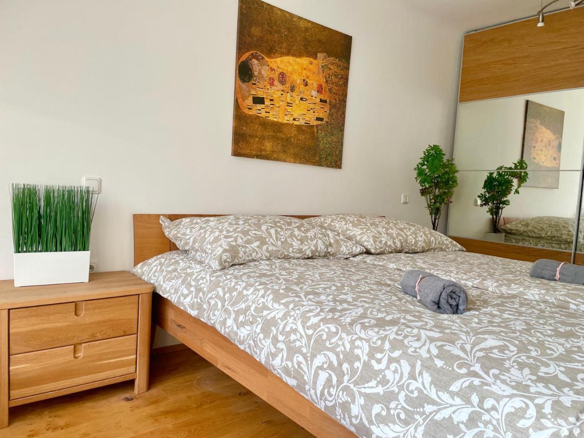 60 M2 Central Rooftop Apartment With Ac Wina Bagian luar foto