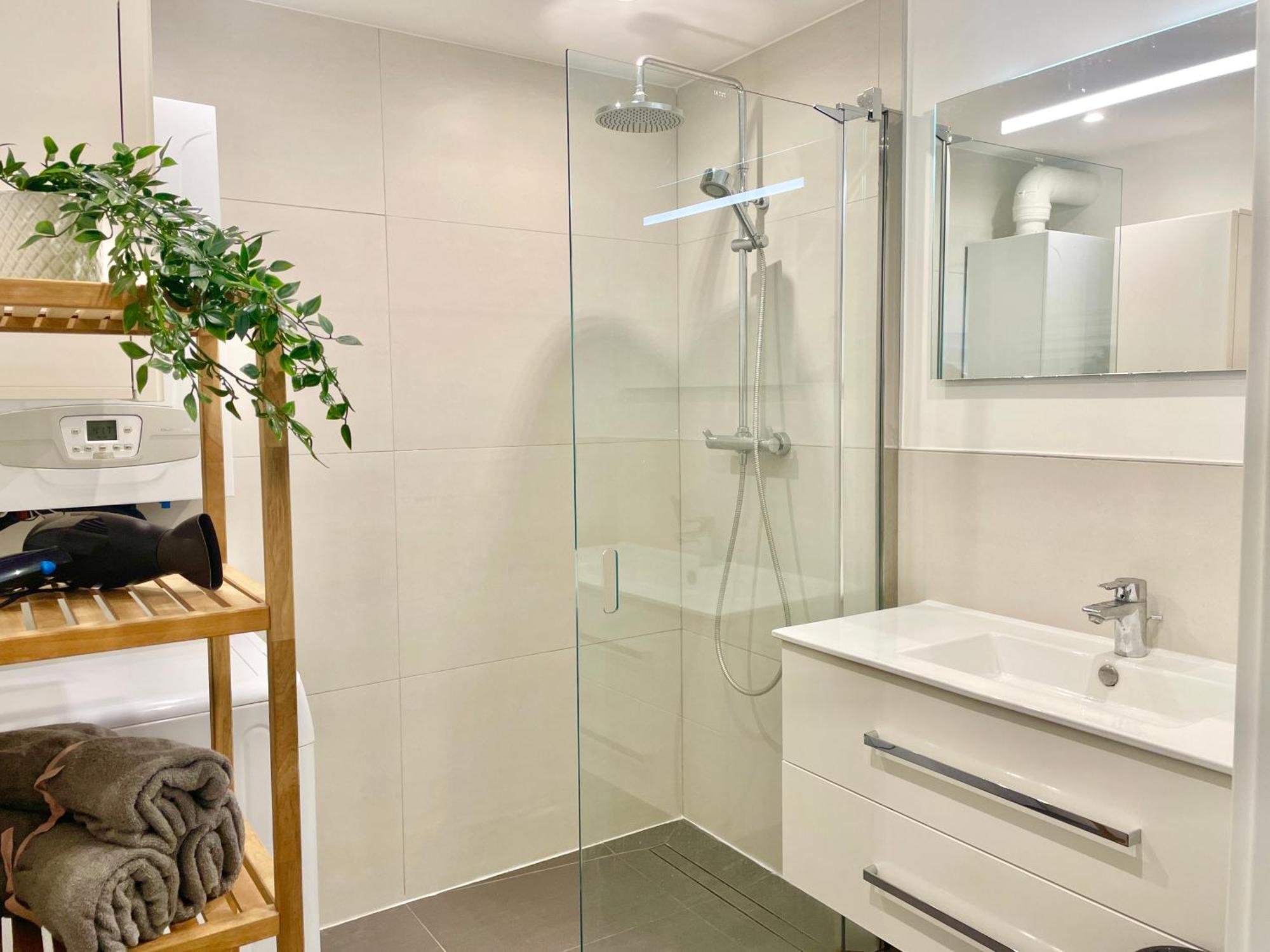 60 M2 Central Rooftop Apartment With Ac Wina Bagian luar foto